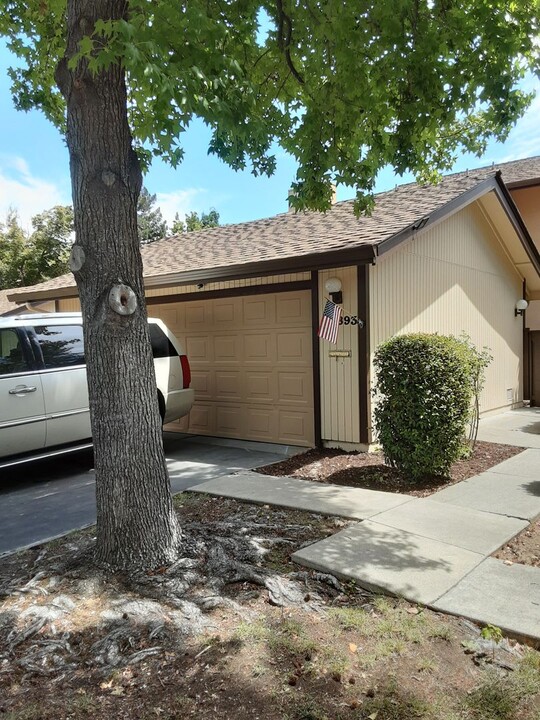 1893 Countrywood Ct-Unit -D315 in Walnut Creek, CA - Building Photo