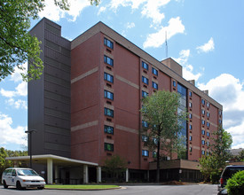 Carriage House Apartments in Raleigh, NC - Building Photo - Building Photo