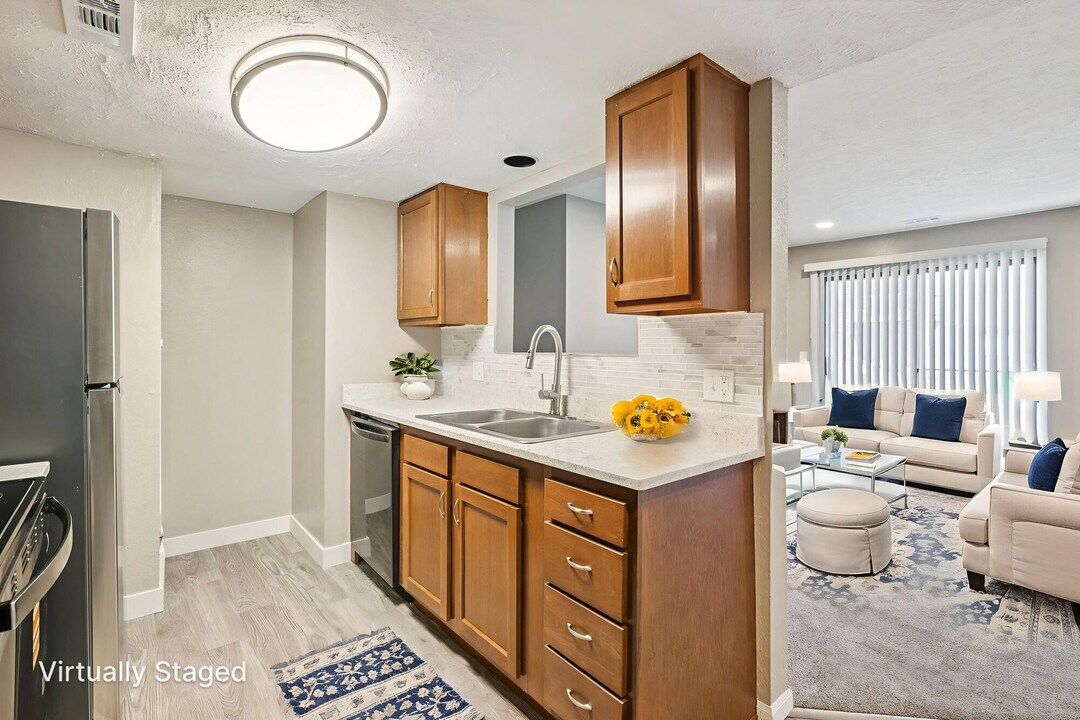 Raintree Apartments in Omaha, NE - Building Photo