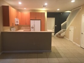 3102 NW 24th Way in Oakland Park, FL - Building Photo