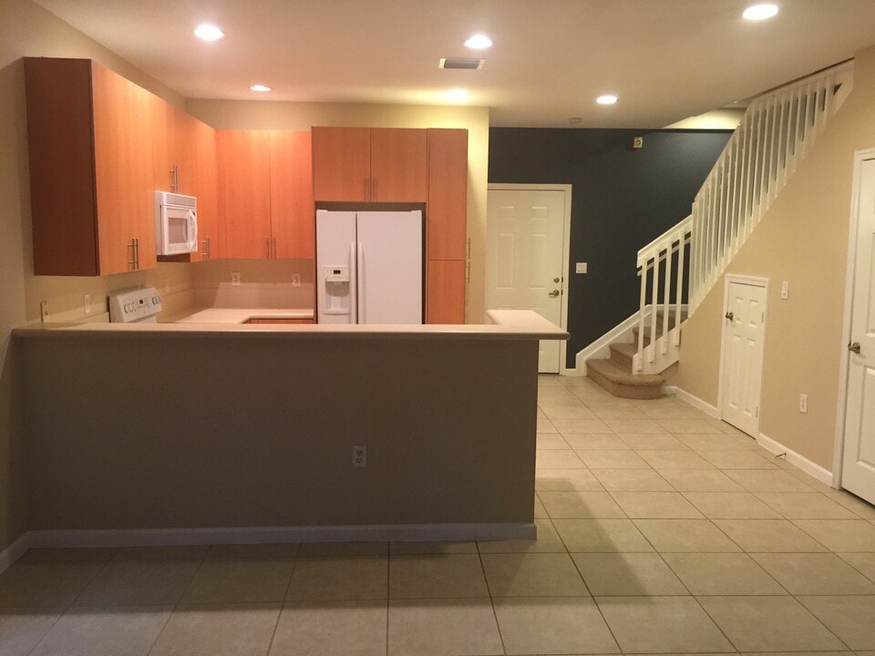 3102 NW 24th Way in Oakland Park, FL - Building Photo