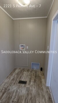 2221 S Prairie Ave photo'