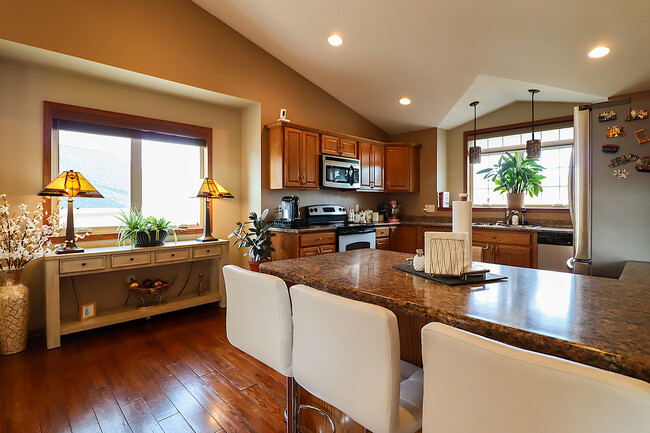 2204 Rolling Green Ln in North Mankato, MN - Building Photo - Building Photo