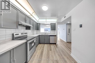 4727-4727 Sheppard Ave E in Toronto, ON - Building Photo - Building Photo