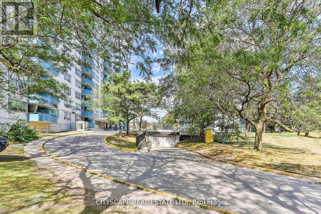 1442 Lawrence Ave W in Toronto, ON - Building Photo