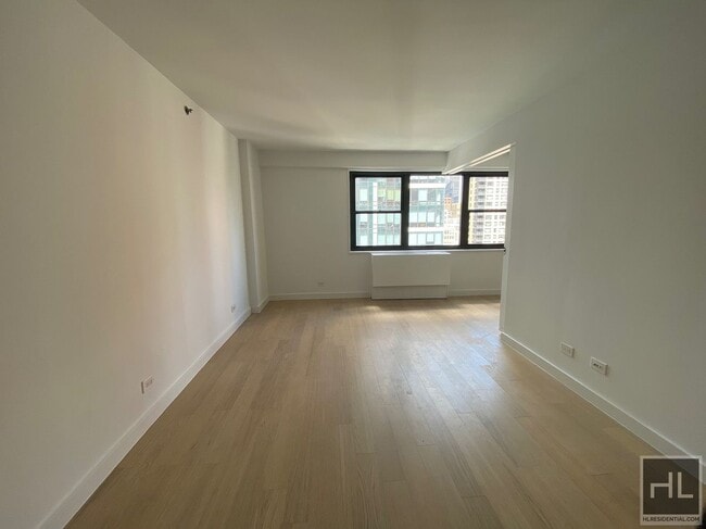 East 39th Street, Unit 24A in New York, NY - Building Photo - Building Photo