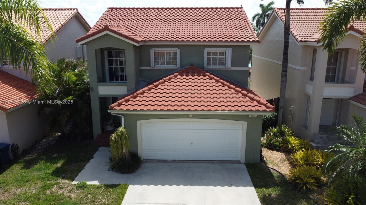 10290 SW 139th Ct in Miami, FL - Building Photo