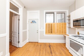 1420 W Irving Park Rd in Chicago, IL - Building Photo - Building Photo