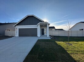 11351 Bluefield Dr in Caldwell, ID - Building Photo