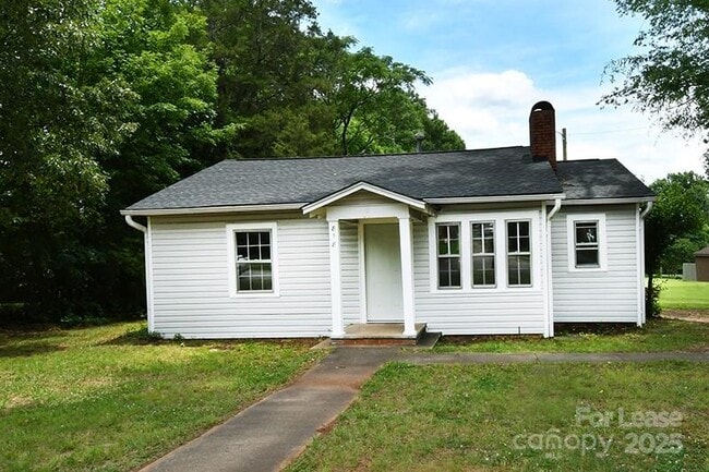818 Radio Rd in Statesville, NC - Foto de edificio - Building Photo