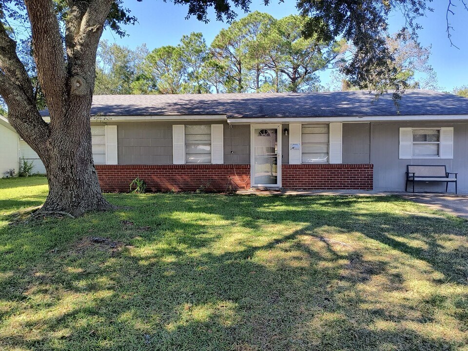 6625 Columbus Cir in Ocean Springs, MS - Building Photo