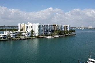 7928 East Dr in North Bay Village, FL - Building Photo - Building Photo