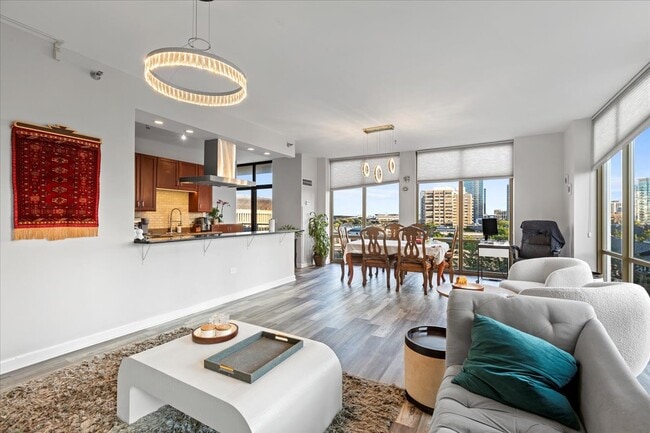 property at 1335 S Prairie Ave