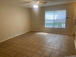 5515 Kenton Bluff in San Antonio, TX - Building Photo - Building Photo