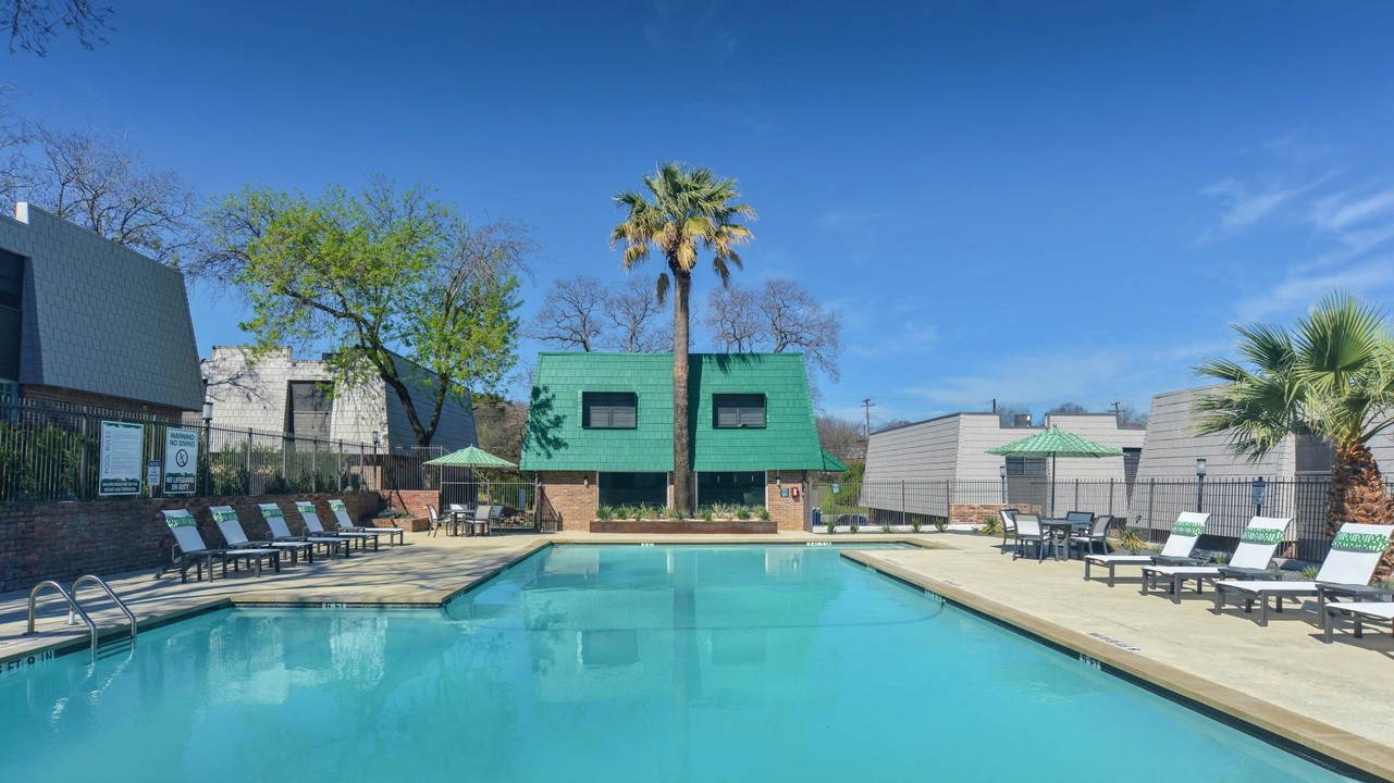 Jewel Apartment Homes in Austin, TX - Foto de edificio