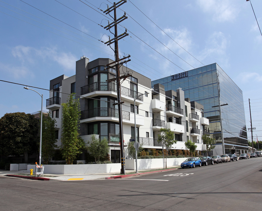 11321 Missouri Ave in Los Angeles, CA - Building Photo