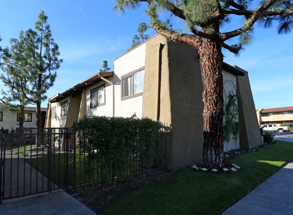 Chapman Village West Apartments in Garden Grove, CA - Building Photo