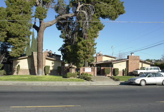 Pacifica Apartments in Madera, CA - Foto de edificio - Building Photo