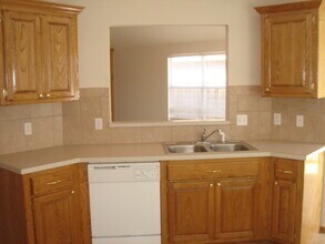 1212 Dawn Ave in Yukon, OK - Building Photo - Building Photo