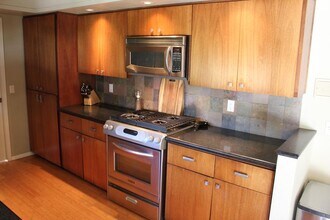 8353 E Via de Sereno in Scottsdale, AZ - Building Photo - Building Photo