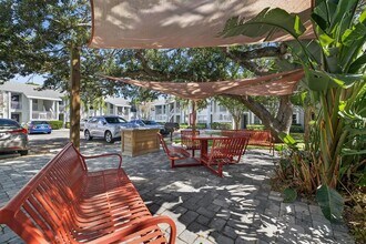 5440 S MacDill Ave in Tampa, FL - Building Photo - Building Photo