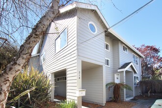 212 Hubbard St in Santa Cruz, CA - Building Photo - Building Photo