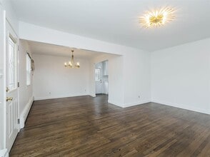 45 Firwood Rd in Port Washington, NY - Building Photo - Building Photo