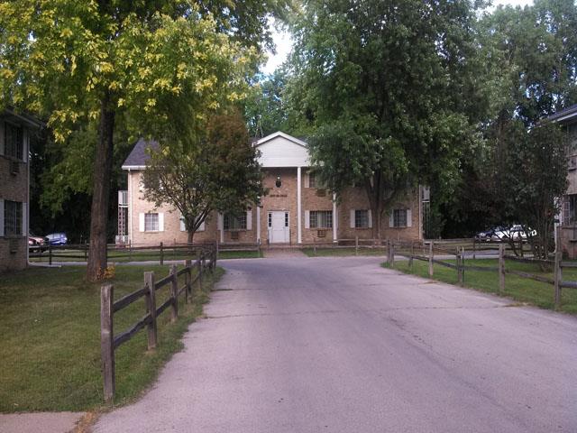 North Shore Manor Apartments in Oshkosh, WI - Building Photo - Building Photo