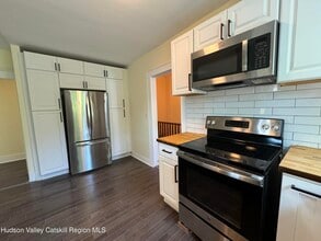 2476 W Main St in Wappingers Falls, NY - Building Photo - Building Photo