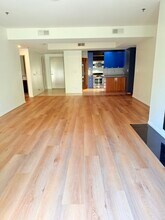 2222 N Beachwood Dr, Unit 412 in Los Angeles, CA - Foto de edificio - Building Photo