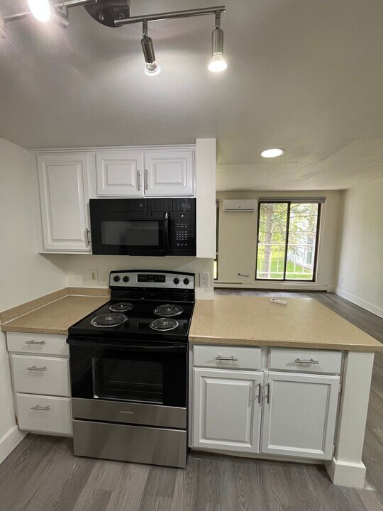 7300 W Dean Rd in Milwaukee, WI - Building Photo