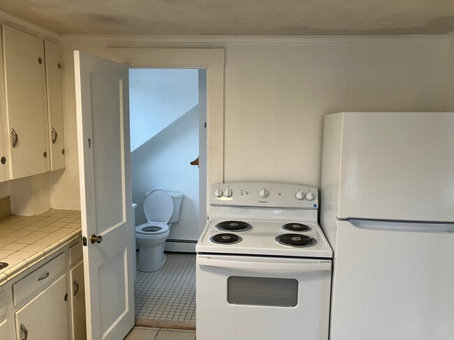 18 Center St, Unit 4 in Wolfeboro, NH - Building Photo - Building Photo