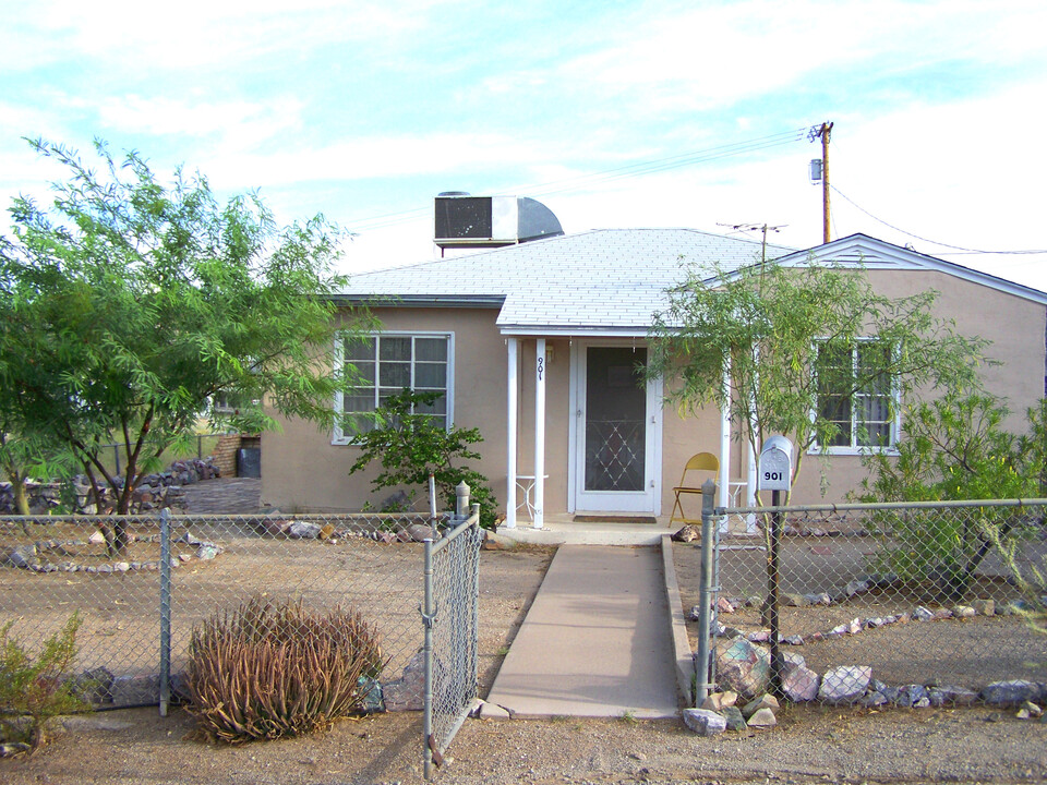 901 W Esperanza Ave in Ajo, AZ - Building Photo