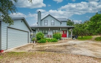 200 Scenic Crest in Lakehills, TX - Building Photo