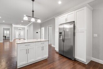 260 SW Lincoln Cir N in St. Petersburg, FL - Foto de edificio - Building Photo