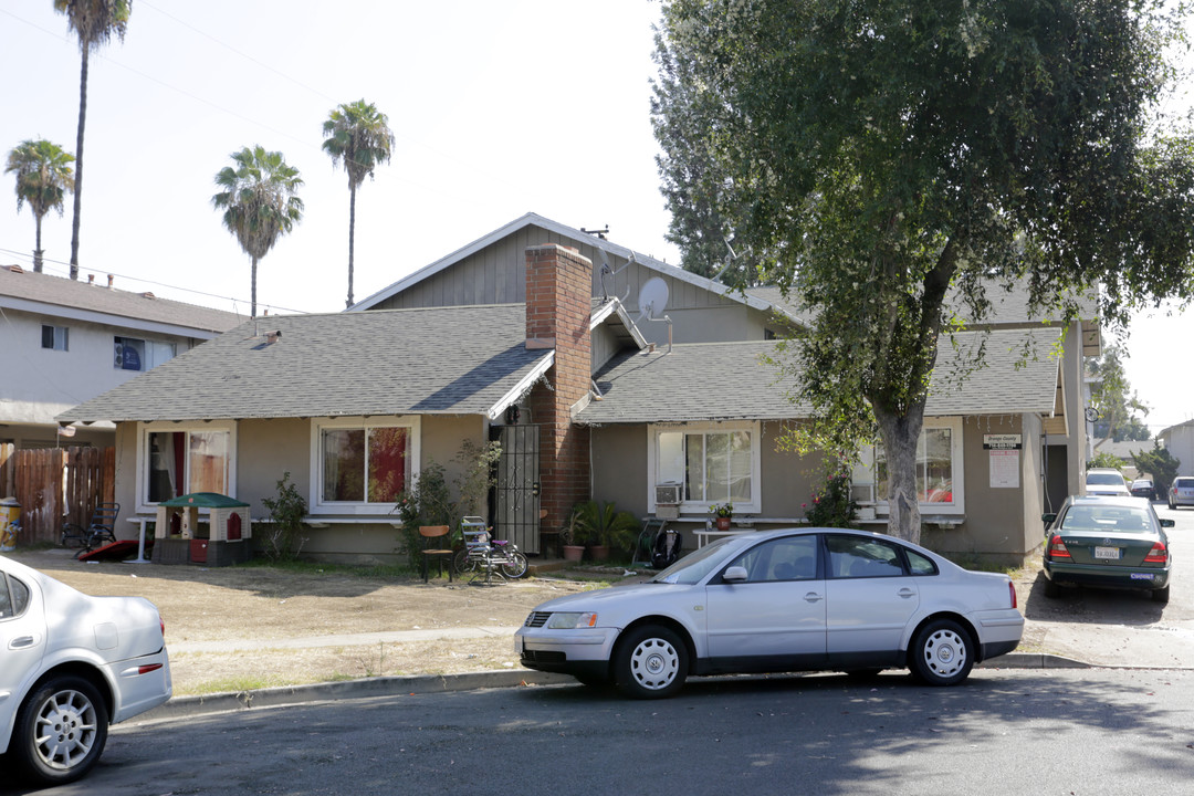 15552 Boleyn Cir in Tustin, CA - Building Photo