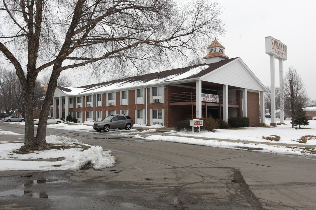 Savannah Suites Apartments in Omaha, NE - Building Photo