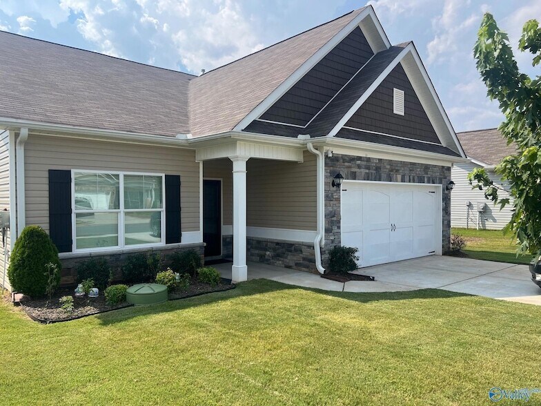 212 Fairbrook Dr in New Market, AL - Building Photo