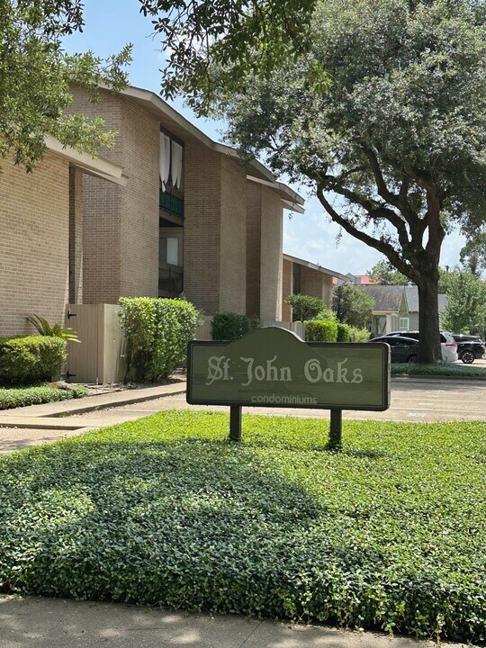 1301 St John St in Lafayette, LA - Building Photo