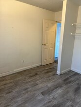 1508 State Hwy 1, Unit 307 in Thief River Falls, MN - Foto de edificio - Building Photo