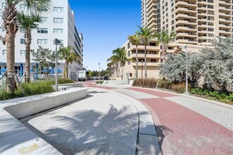 2555 Collins Ave, Unit 812 in Miami Beach, FL - Building Photo - Building Photo