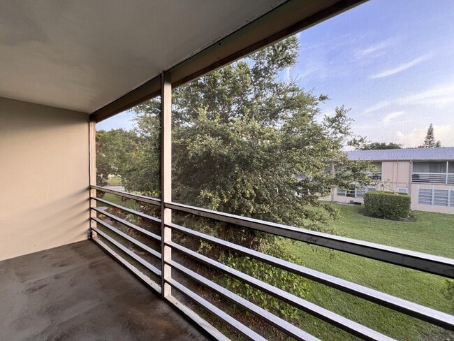 55 Kingswood E in West Palm Beach, FL - Building Photo - Building Photo