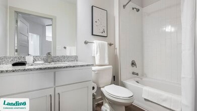 340 W 25th St, Unit 3206 in Charlotte, NC - Foto de edificio - Building Photo