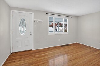 3341 Recker Dr in Pittsburgh, PA - Building Photo - Building Photo
