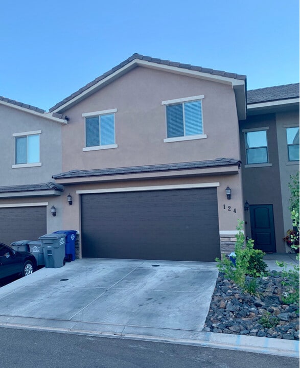 355 W 200 S in Washington, UT - Building Photo