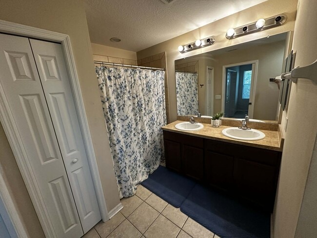 6628 Holly Heath Dr in Riverview, FL - Foto de edificio - Building Photo