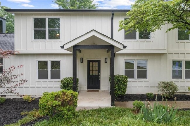 146 Mt Paran Rd NE in Atlanta, GA - Building Photo - Building Photo