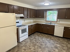 5633 Opal St, Unit 5633 Opal St in North Ridgeville, OH - Building Photo - Building Photo