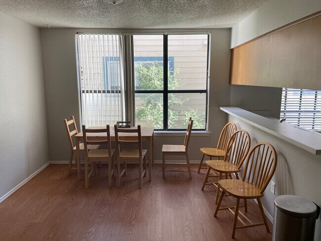 2409 Leon St, Unit 108 in Austin, TX - Building Photo - Building Photo