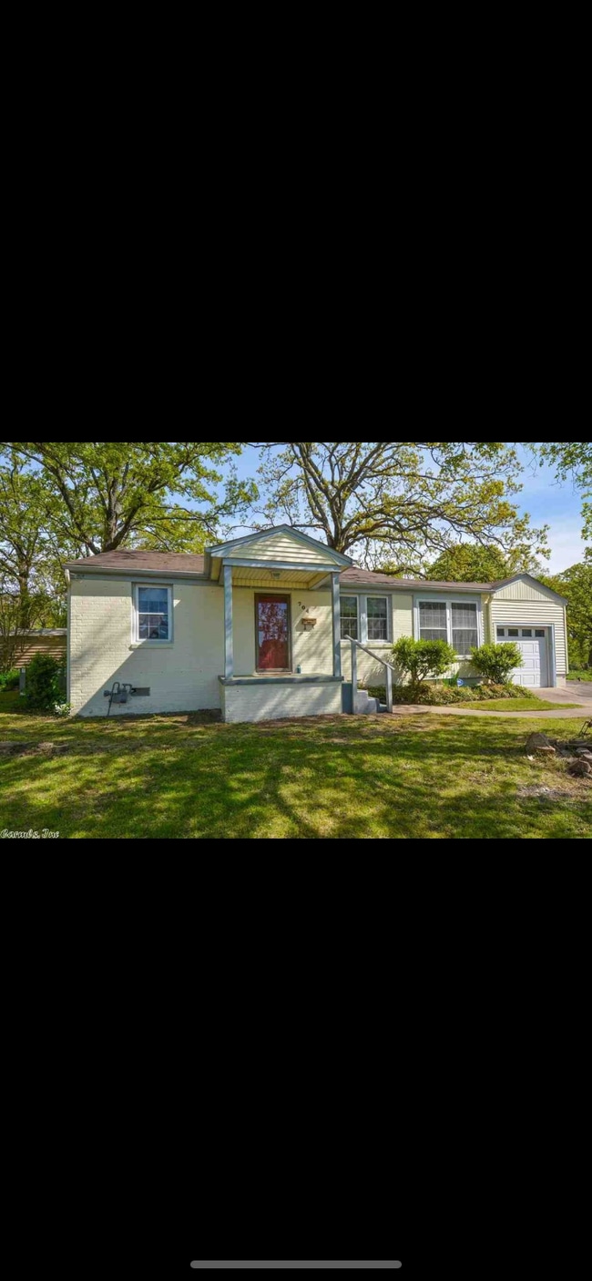 property at 704 Country Club Rd